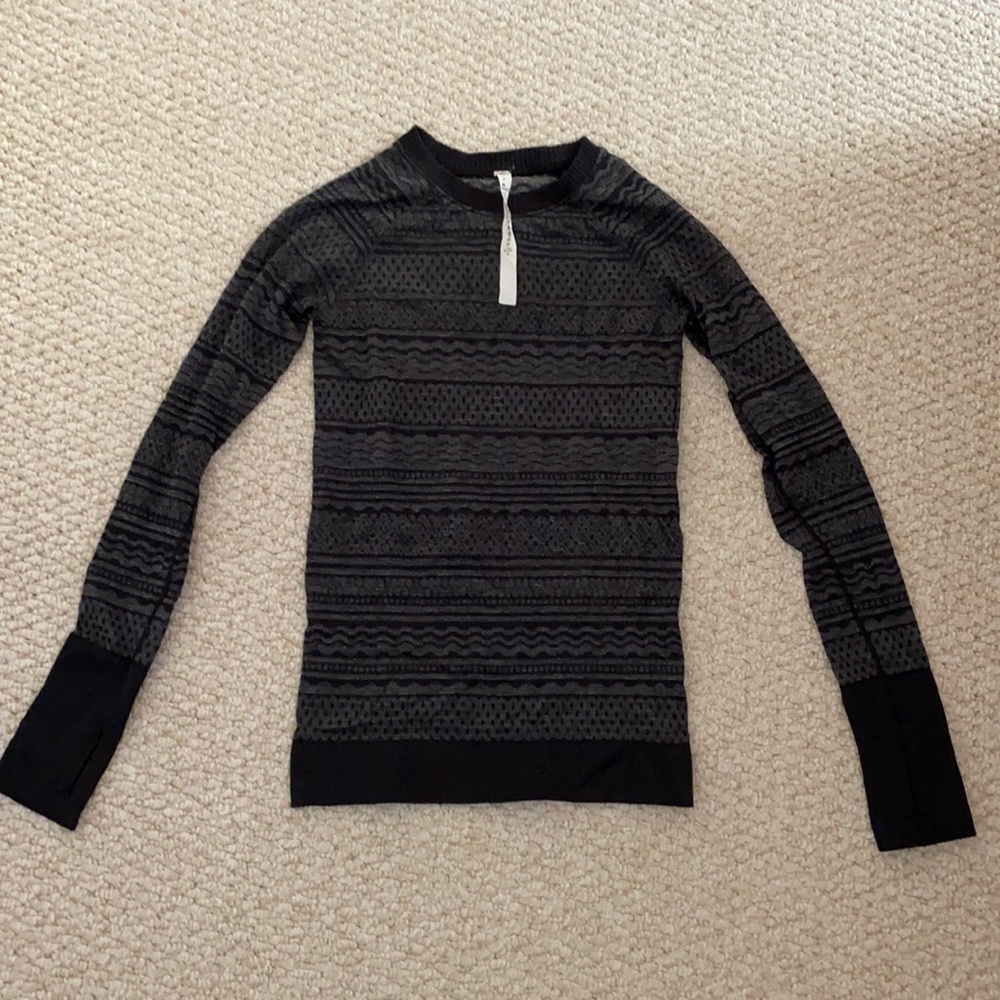 Lululemon black long sleeved top